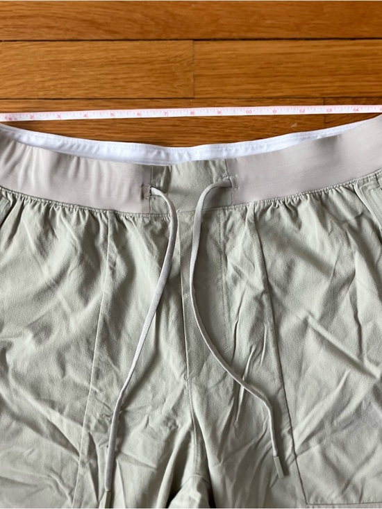 Lululemon Beige Workout Athleisure License To Train Shorts XL Extra Large - Picture 6 of 13